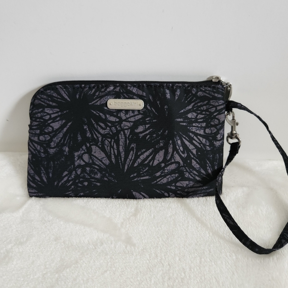 Baggallini Black Onyx Floral Flower RFID Go Phone Wristlet Wallet Clutch